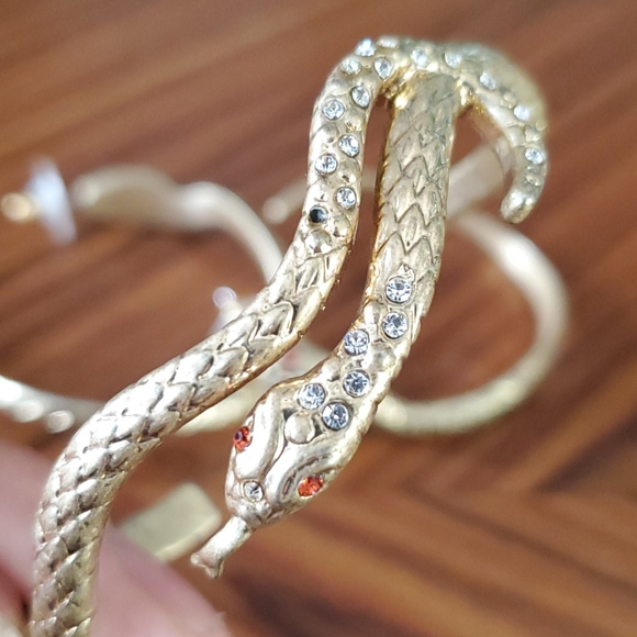 3 pc Gold serpent set 🐍 - Picture 7 of 7